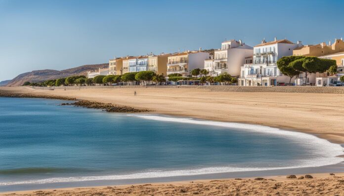 Best time to visit Faro for good weather and fewer crowds?