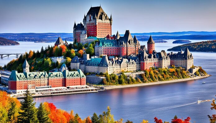 What top attractions should visitors not miss in Quebec City?