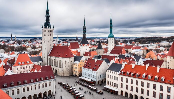 What are the must-see sights in Tallinn Old Town?