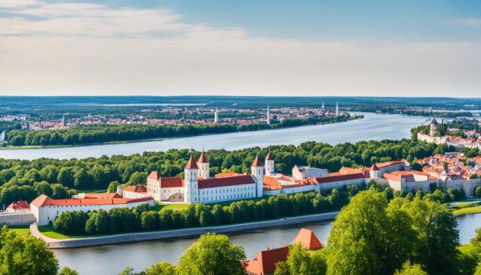 What are the top things to see and do in Kaunas, Lithuania?